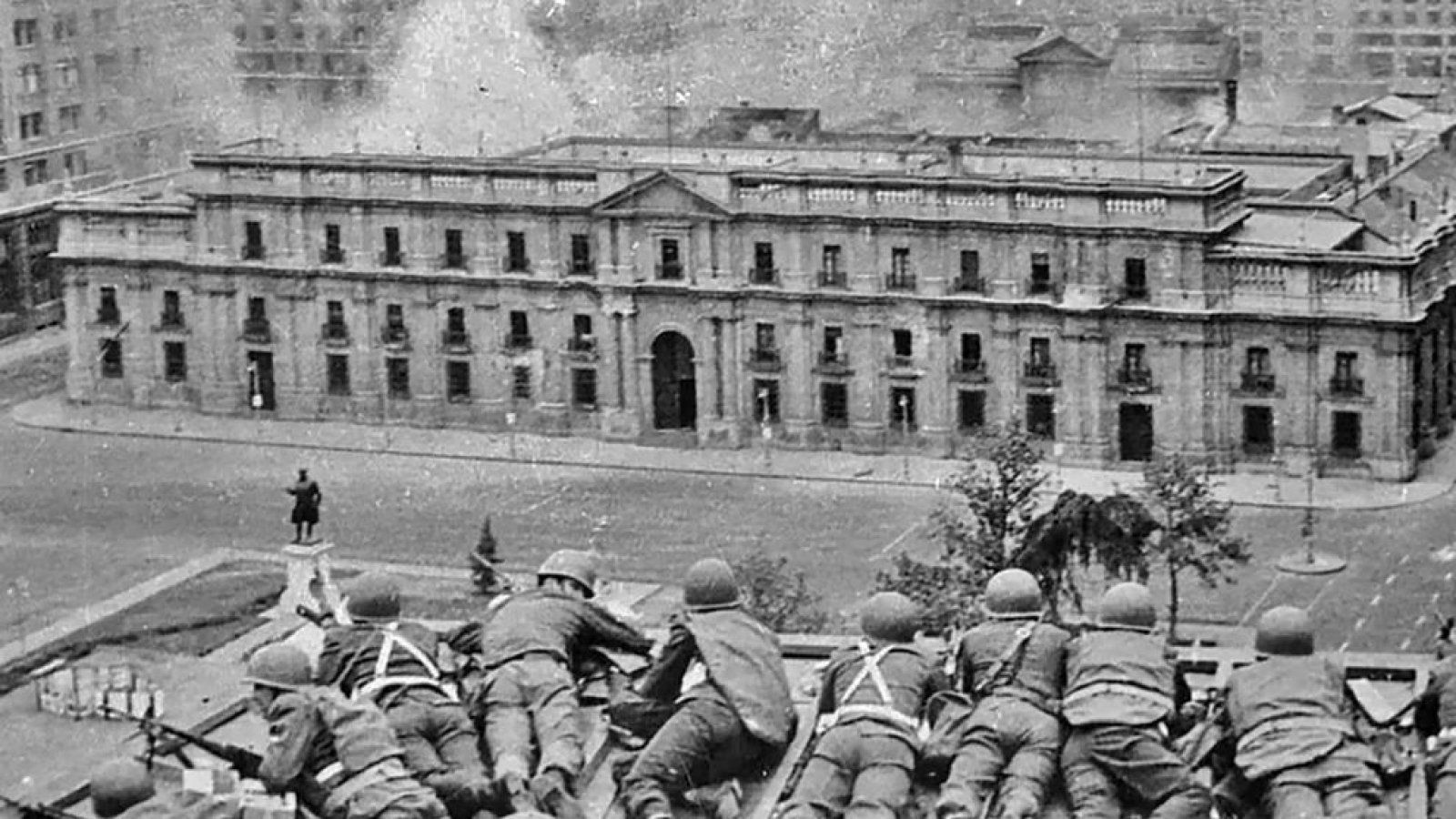 50 años del Golpe de Estado: Miles de personas se congregan en el acto de conmemoración en el Estadio Nacional