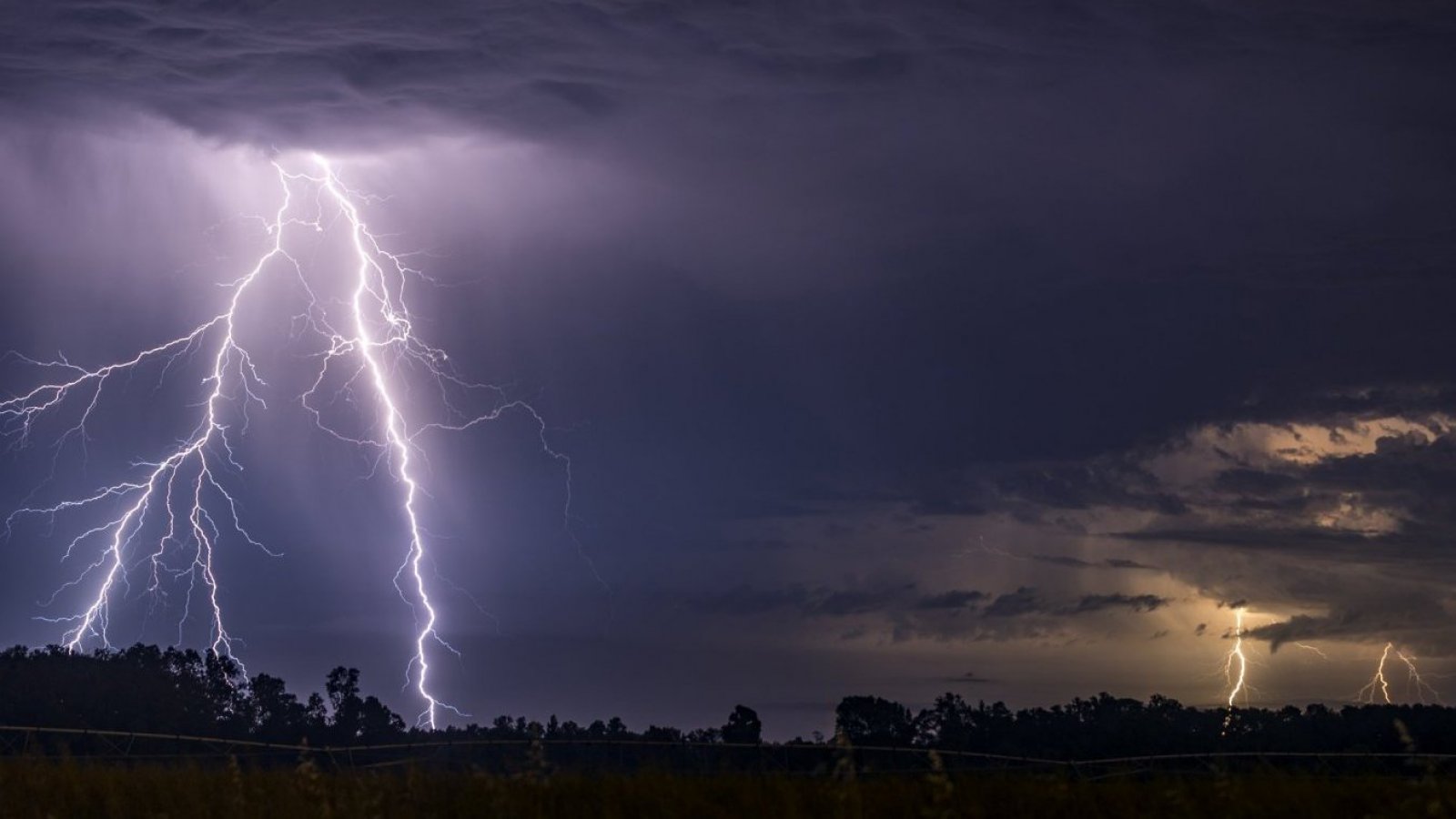 Tormentas eléctricas y precipitaciones persisten en el norte de Chile