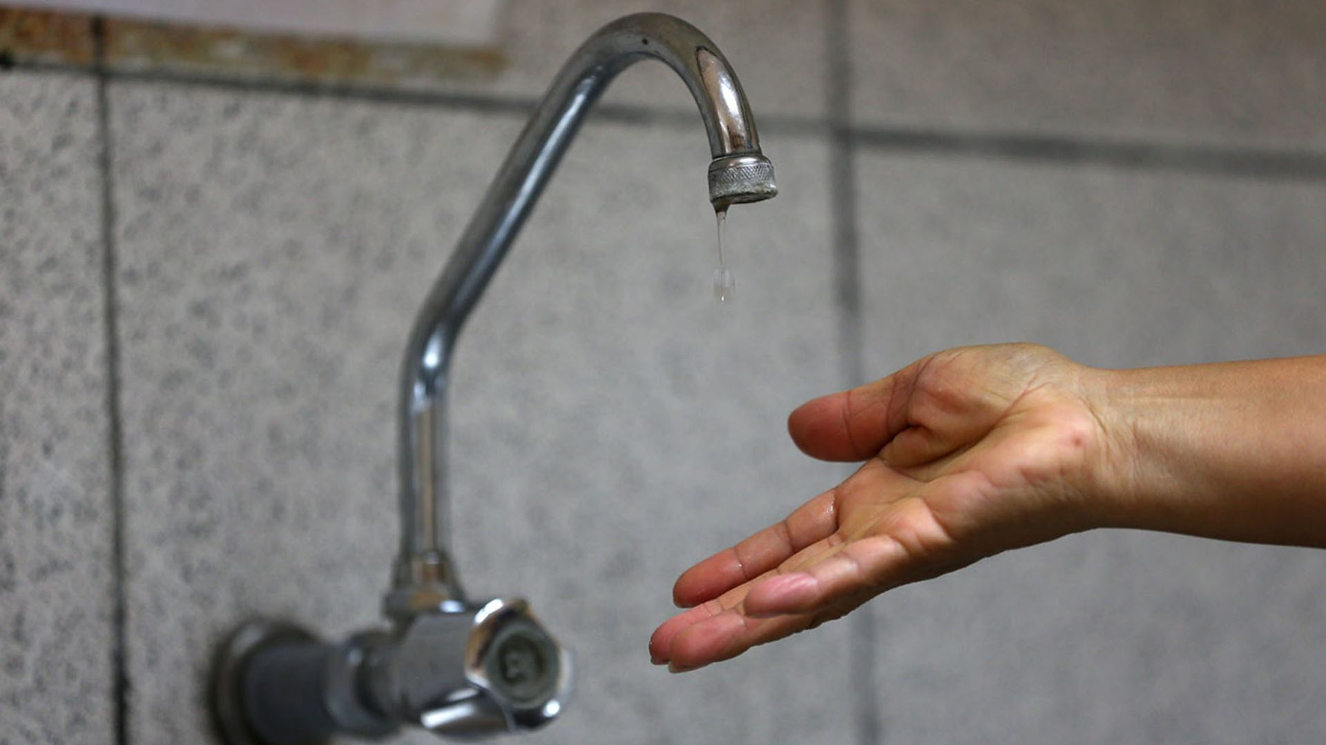 Aguas Andinas anuncia corte de agua en tres comunas del Gran Santiago por trabajos de mejoramiento de infraestructura