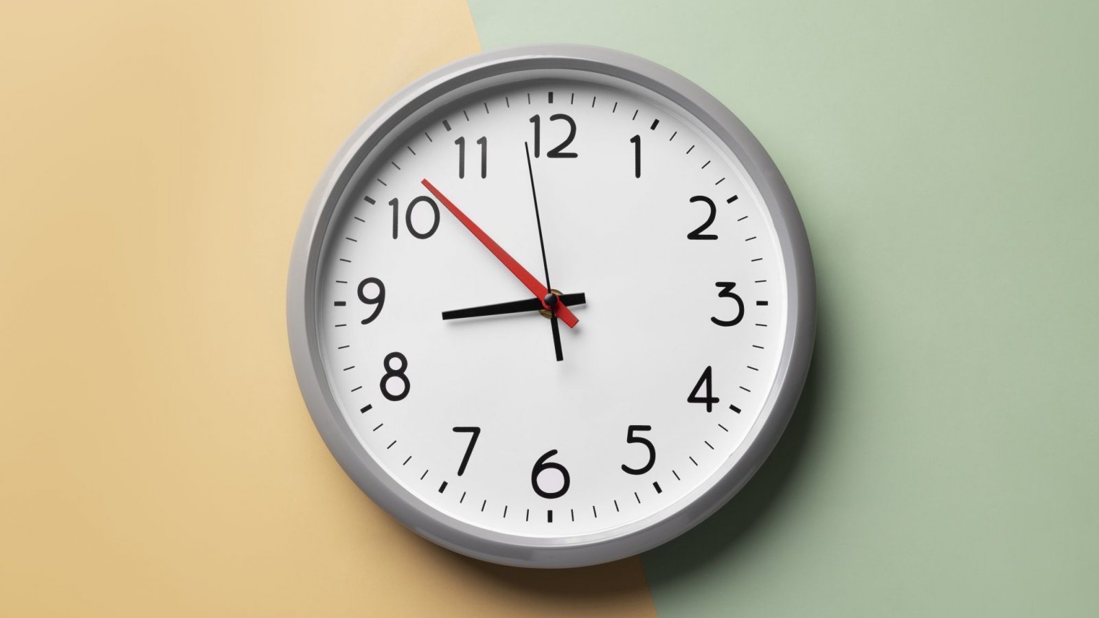 Cambio de hora en Chile: ¿Se atrasa o adelanta el reloj?