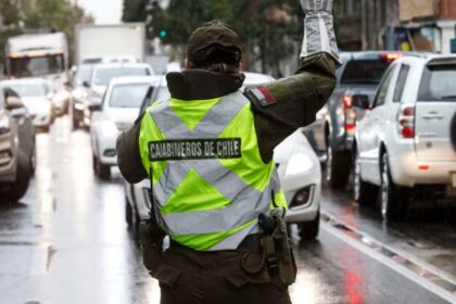 Conductor de aplicación confunde y atropella a adulto mayor inocente