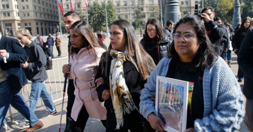 Madre de conscripto cuestiona freno a investigación de marcha militar en Putre
