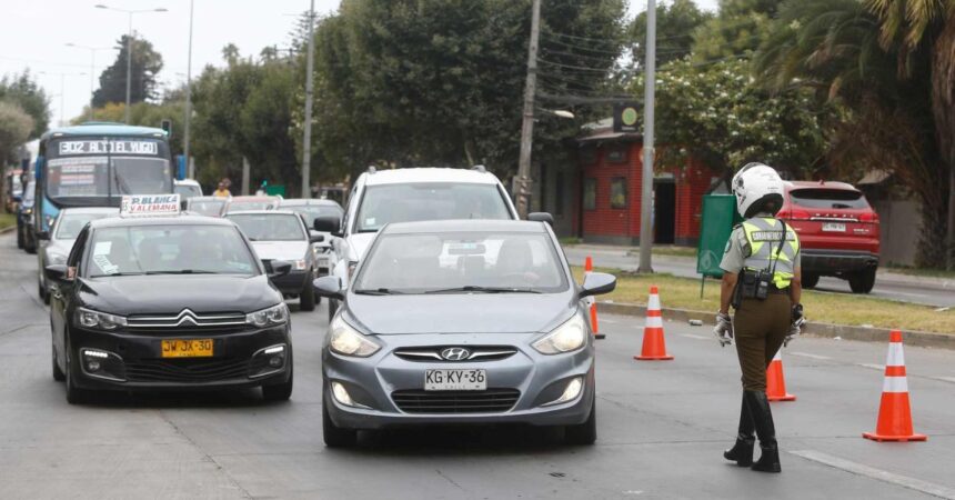 Restricción vehicular en Santiago: Medida para cuidar el medio ambiente y evitar multas