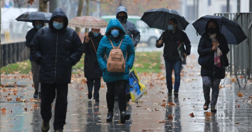 Posibilidad de precipitaciones en Santiago: nublado y chubascos en la cordillera