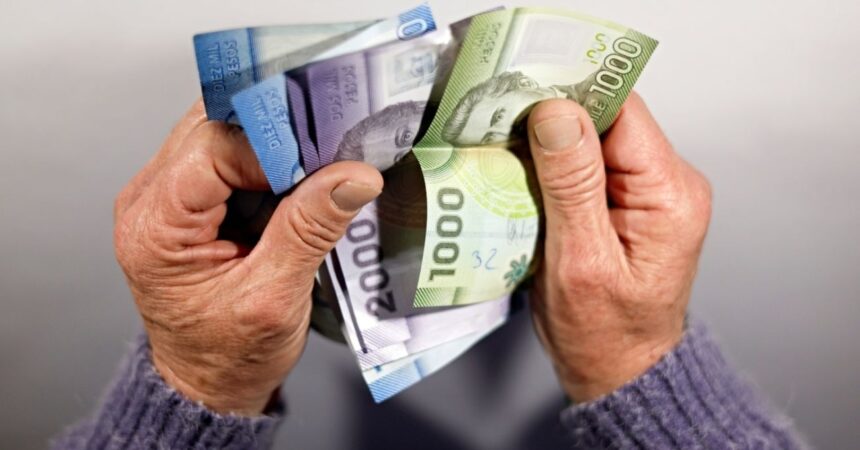 El sueldo mínimo en Chile aumentará en 2025: Conoce las fechas y cifras