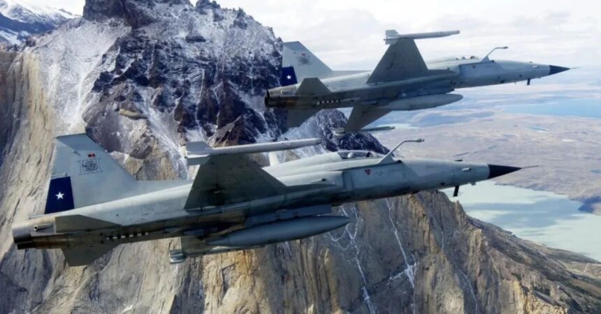 Despliegan aviones de combate para resguardar la soberanía chilena en Magallanes
