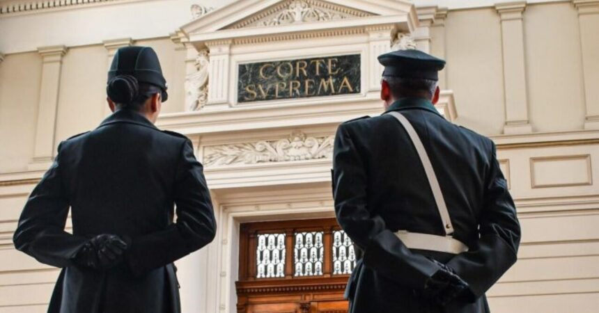 Percepción negativa sobre el sistema judicial chileno, según encuesta Cadem