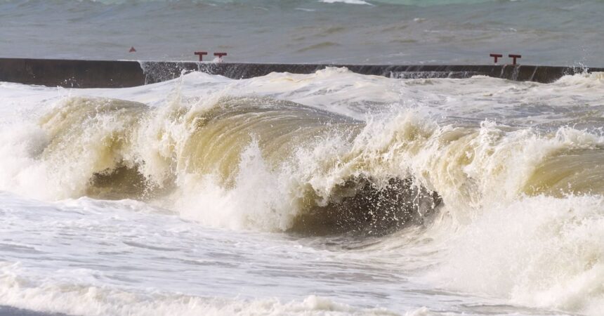 Marejadas en la costa chilena: Precaución y respeto a las normas de seguridad