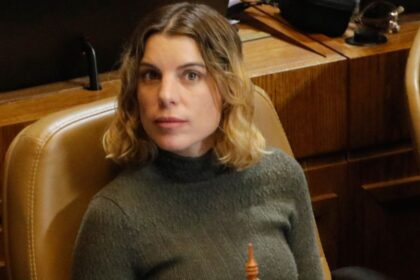 Diputada Orsini usa WhatsApp con fiscal del Caso Valdivia por filtración