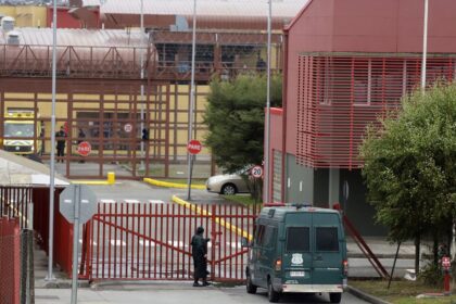 Nuevo homicidio en cárcel chilena: Prisionero apuñalado 200 veces por su compañero