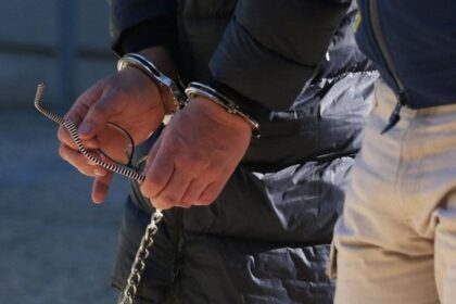 Detienen a un hombre por la muerte de su hijo de 13 años tras un golpe con un martillo