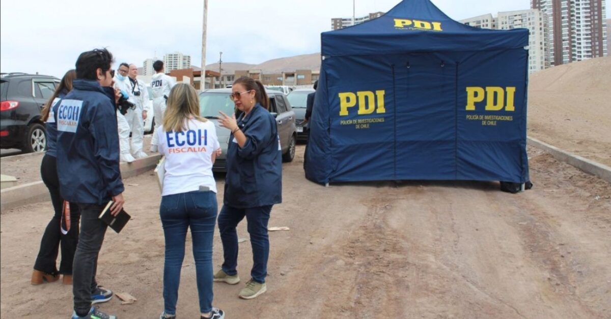 Descubren cadáver en auto robado en Iquique: Fiscalía investiga casos relacionados