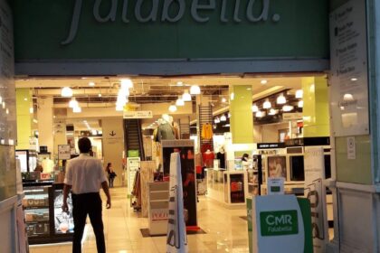 Grupo de delincuentes es detenido tras intentar robar sucursal Falabella en el centro de Santiago