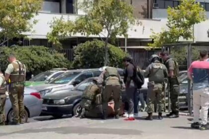 Impactante incidente: Limpiador de vidrios baleado en Santiago tras altercado