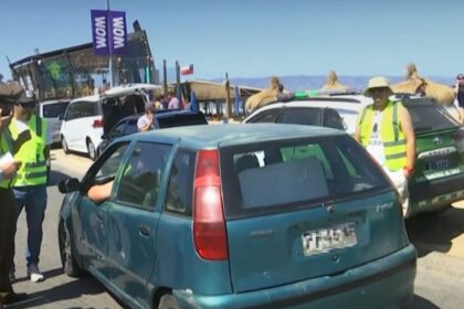 Conductor improvisa con destornillador en vez de llave: Auto sin papeles 7 años