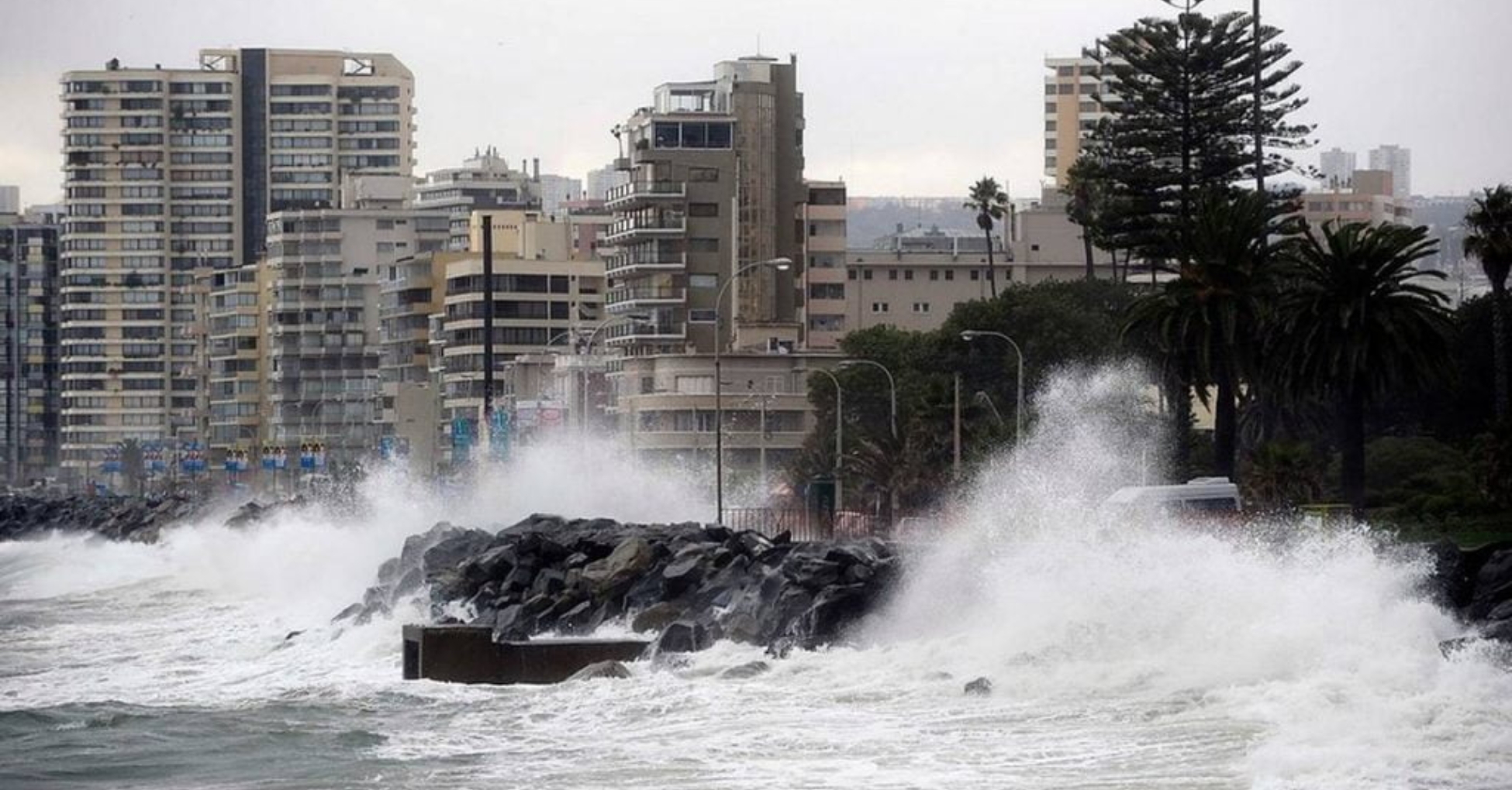 Aviso de marejadas anormales afectará desde Coquimbo al Golfo de Arauco