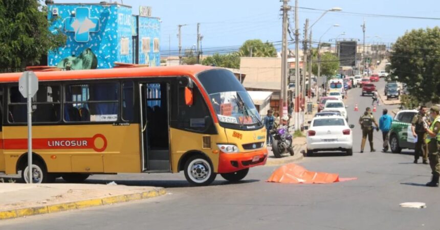 Tragedia en Las Compañías: Mujer de 57 años fallece atropellada por microbús
