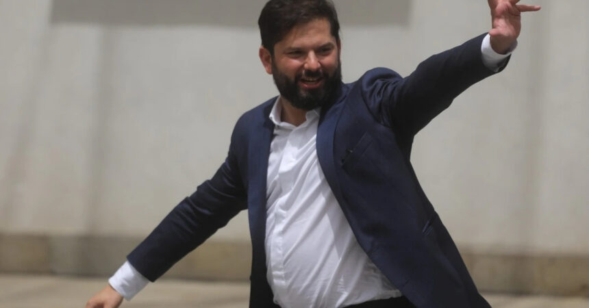 Presidente Boric inicia vacaciones con posibles interrupciones por la contingencia