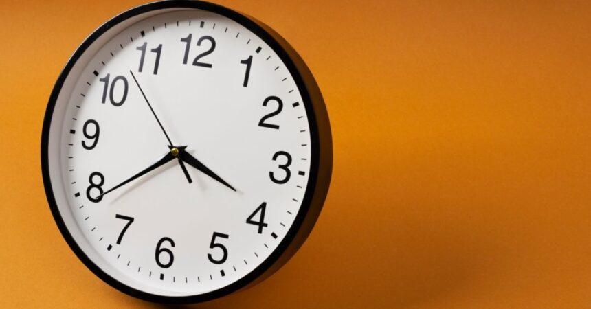 Cambio de hora en Chile 2025: ¿Cuándo se deben retrasar los relojes?