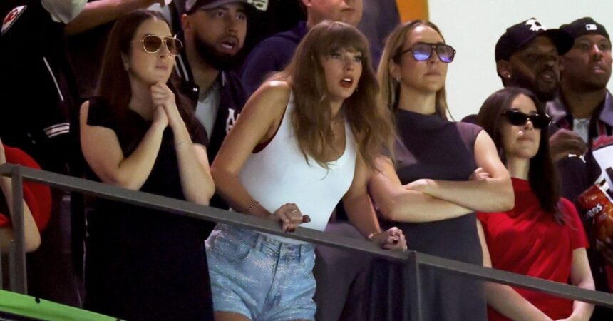 Taylor Swift es abucheada en el Super Bowl mientras apoyaba a Travis Kelce