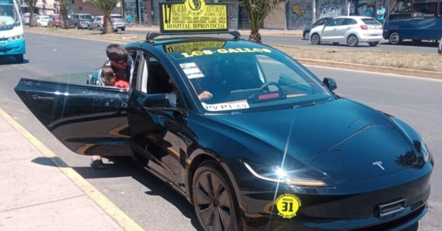 El primer colectivo Tesla sorprende en las calles de Quillota