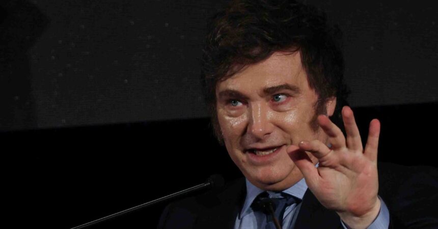 Polémica en Argentina: Milei promocionó en X una criptomoneda vinculada a posibles estafas