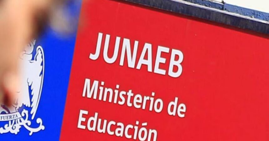 Junaeb ofrece empleos con sueldos desde $885.000: Revisa las vacantes y cómo postular