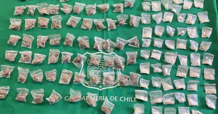 Detienen a mujer por intentar ingresar droga al penal femenino de Bulnes