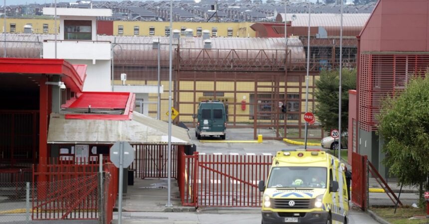 Gendarmes agredidas y amenazadas por reclusas en cárcel de Puerto Montt