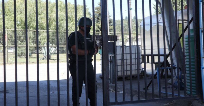 Cancelan traslado de cerca de 300 reos desde Santiago al penal de Biobío