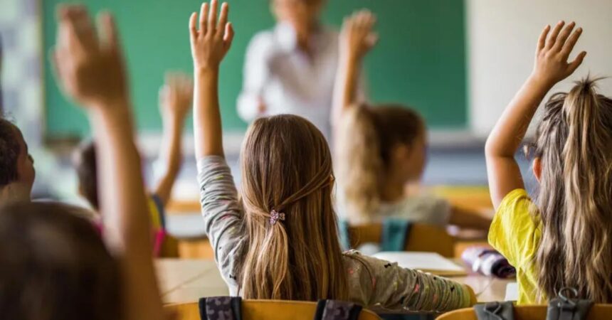 Calendario escolar 2025: Inicio de clases y vacaciones durante el año