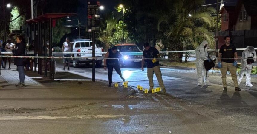 Triple homicidio en Renca: Tres personas mueren baleadas en paradero de locomoción colectiva
