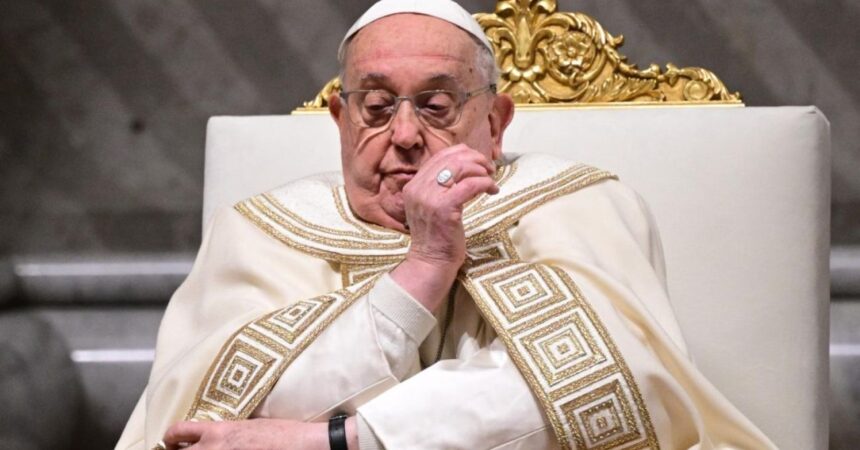 Papa Francisco sigue en estado crítico por neumonía: Esto es lo que se sabe sobre su salud
