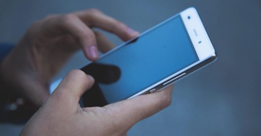 Gobierno ajustará normativa de telecomunicaciones tras masivo apagón: Antenas de telefonía móvil tienen solo 4 horas de autonomía