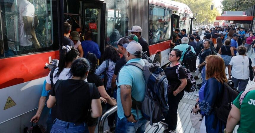 Corte de luz a nivel nacional: DT asegura que no habrá despidos ni descuentos a trabajadores