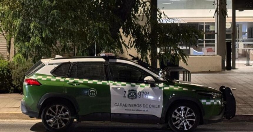 Hombre Muere Baleado en Estacionamiento de Edificio en Santiago Centro