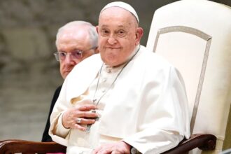 El Papa Francisco se Recupera Tras una Nueva Crisis Respiratoria: 19 Días de Hospitalización