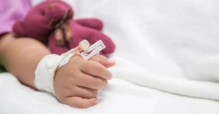 Menor de 2 años en riesgo vital tras sufrir graves lesiones en Buin: Madre y su pareja detenidos