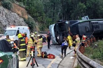 Más de 20 personas lesionadas en volcamiento de bus en Panguipulli