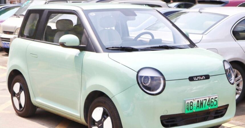 Nuevo Microcar Eléctrico Llegará a Chile: 3 Metros de Largo y Autonomía de Más de 300 Kilómetros