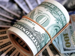 El Dólar se dispara $15 y roza los $945 en Chile