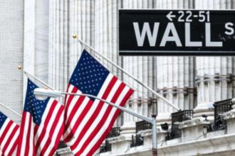 Wall Street cae ante incertidumbre por políticas de Trump: Bolsa chilena resiste