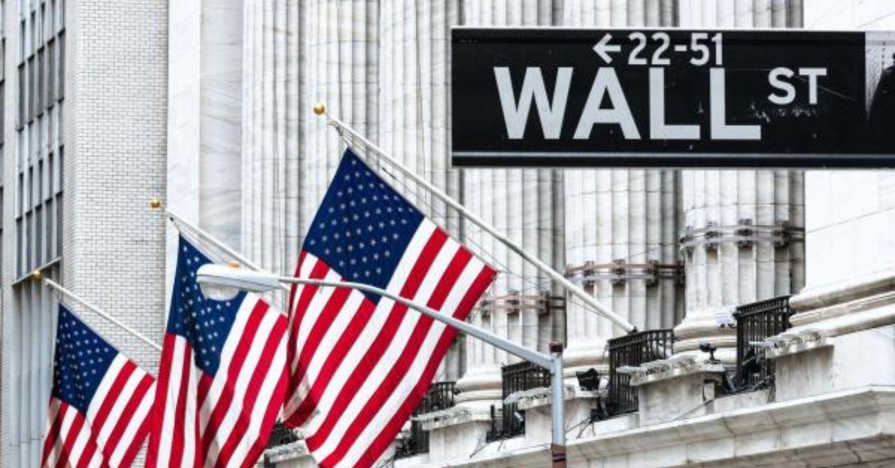 Wall Street cae ante incertidumbre por políticas de Trump: Bolsa chilena resiste