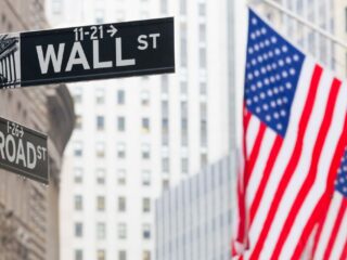 Wall Street en Decadencia y el IPSA Chileno Brilla con su Récord 18