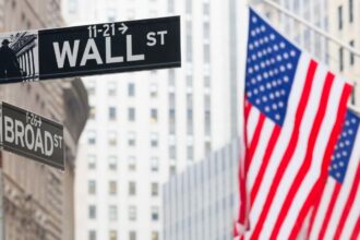 Wall Street en Decadencia y el IPSA Chileno Brilla con su Récord 18