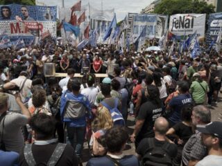 Gobierno de Javier Milei denuncia a jueza por liberaciones masivas en protestas