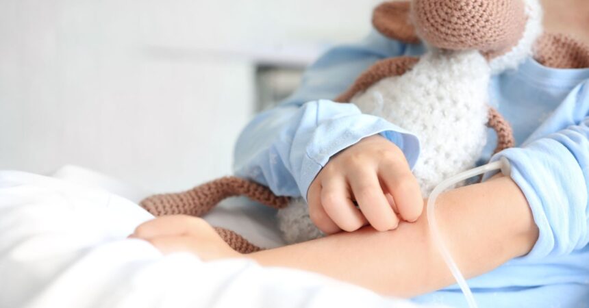 Peligroso experimento casero: juguete explota y deja a niña en coma