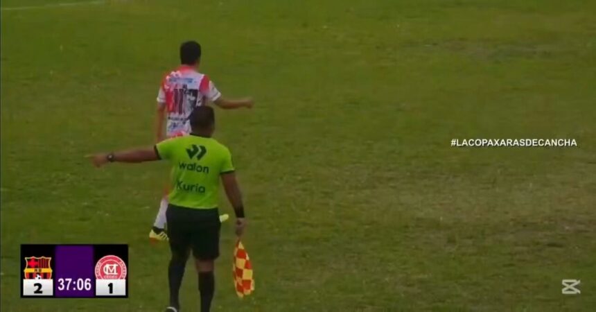 VIDEO | Impactante patada del árbitro en la Copa Perú: partido termina en caos