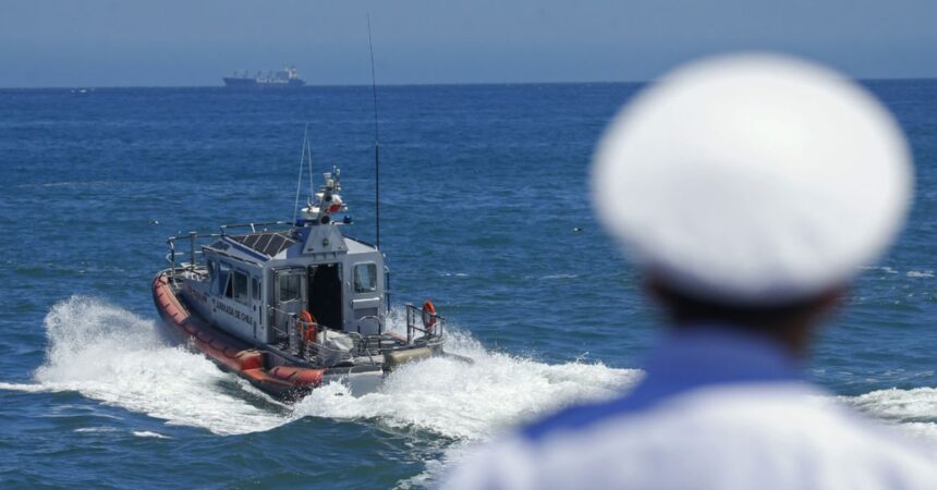 Colisión de embarcación: Armada investiga desaparición de pescadores en Coronel
