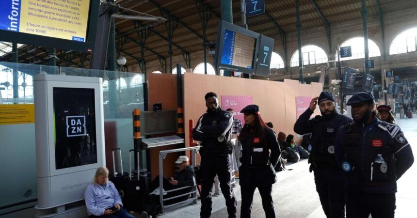 París paraliza su tráfico ferroviario tras descubrir una bomba de la Segunda Guerra Mundial